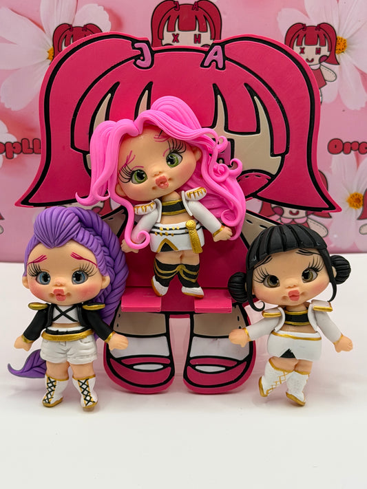 K-pop girls white outfit